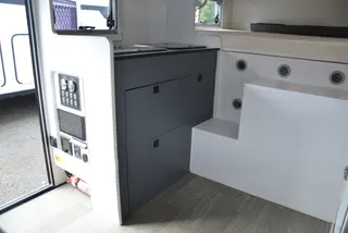 Custom 3.5m Electric Pop-Top Truck Camper — view 8