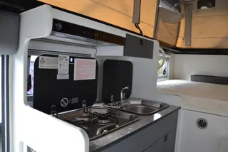 Custom 3.5m Electric Pop-Top Truck Camper — view 9