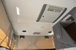 Custom 3.5m Electric Pop-Top Truck Camper — view 18
