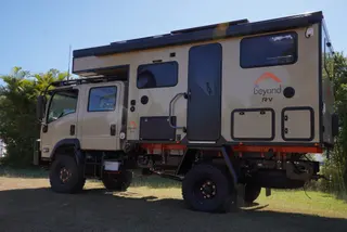 3.5m Electric Pop-Top Cabover Family Camper w/ Electric Drop Down Bed — view 7