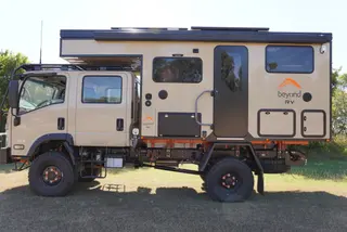 3.5m Electric Pop-Top Cabover Family Camper w/ Electric Drop Down Bed — view 9