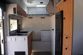 3.5m Electric Pop-Top Cabover Family Camper w/ Electric Drop Down Bed — view 14