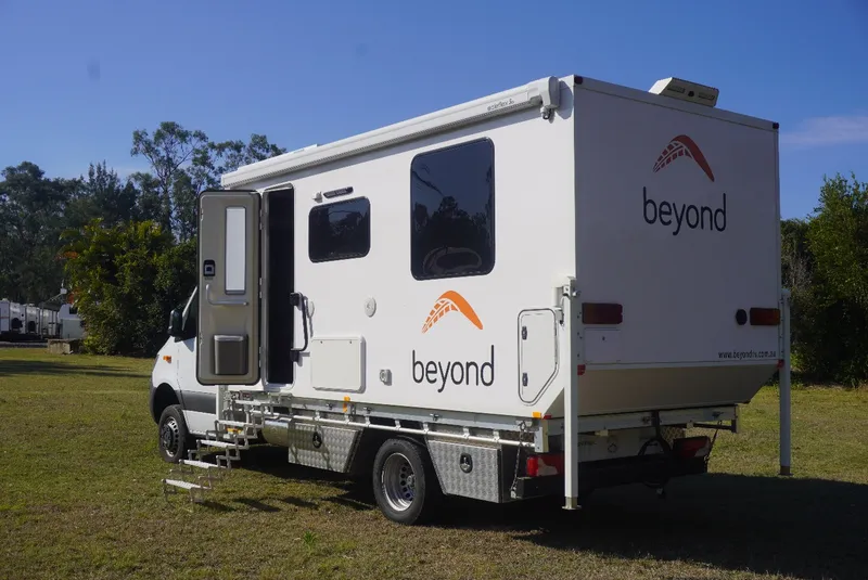 4.7m Hardtop Truck Camper