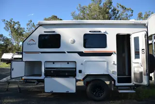 Sunpatch 15-XC Couples Off-Road Van — view 1