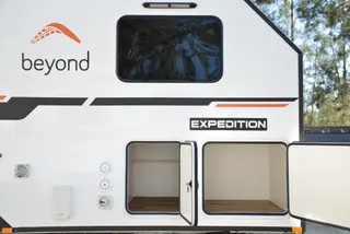 Sunpatch 15-XC Couples Off-Road Van — view 8