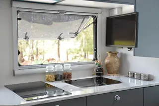 Sunpatch 15-XC Couples Off-Road Van — view 11
