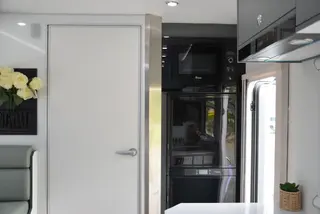 Sunpatch 15-XC Couples Off-Road Van — view 18