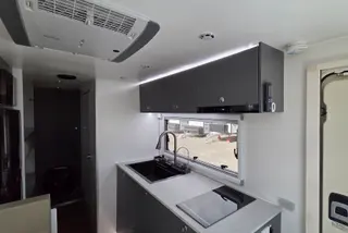 Sunpatch 21-XF Hardtop Family Off-Road Van — view 10