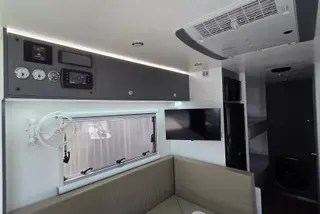 Sunpatch 21-XF Hardtop Family Off-Road Van — view 8