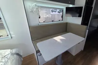 Sunpatch 21-XF Hardtop Family Off-Road Van — view 7