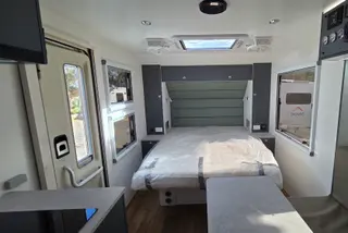 Sunpatch 21-XF Hardtop Family Off-Road Van — view 6