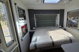 Sunpatch 21-XF Hardtop Family Off-Road Van — view 5