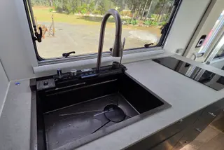Sunpatch 21-XF Hardtop Family Off-Road Van — view 12