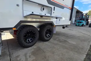 Sunpatch 21-XF Hardtop Family Off-Road Van — view 4